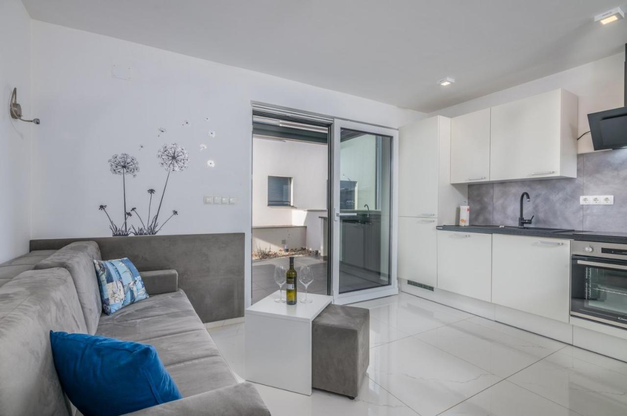 Apartments Elle Luxury Vantacici Malinska Buitenkant foto
