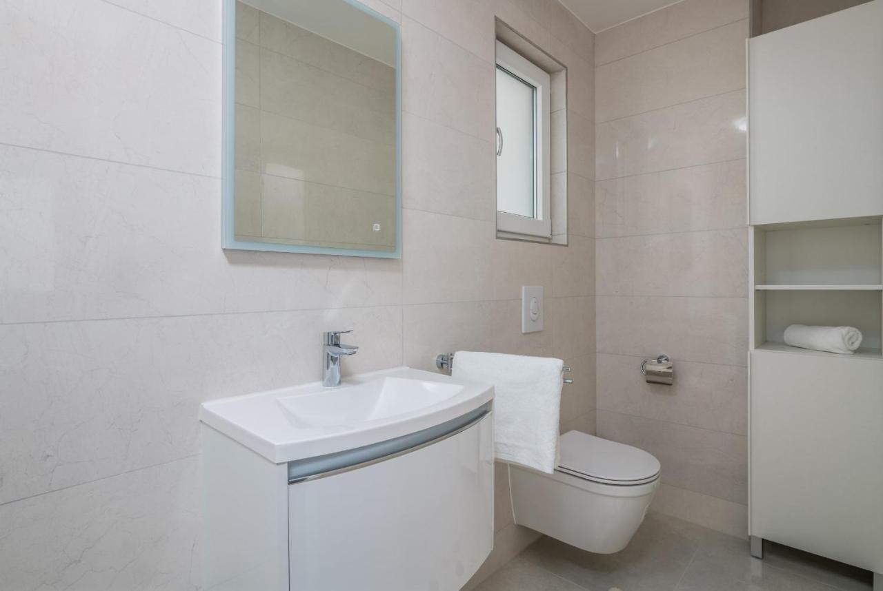Apartments Elle Luxury Vantacici Malinska Buitenkant foto