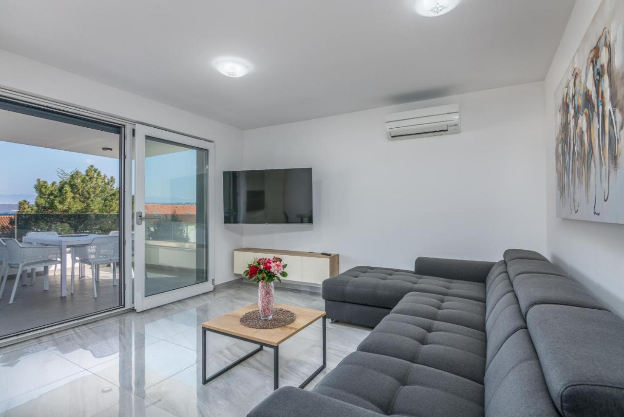 Apartments Elle Luxury Vantacici Malinska Buitenkant foto