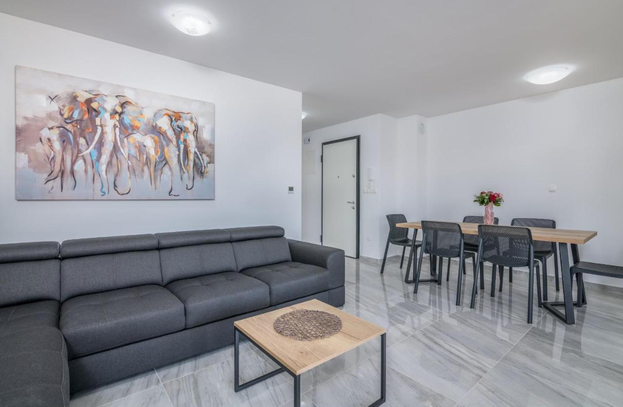 Apartments Elle Luxury Vantacici Malinska Buitenkant foto